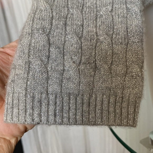 Charter Club 100% cashmere V Neckline, cable knit, women’s Warm/Soft Sz Lrg - Picture 6 of 11